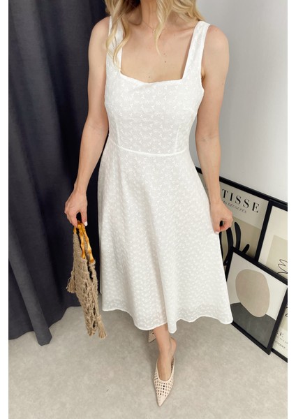 Beyaz Kalın Askılı Kare Yaka Astarlı Fisto Elbise modelleri