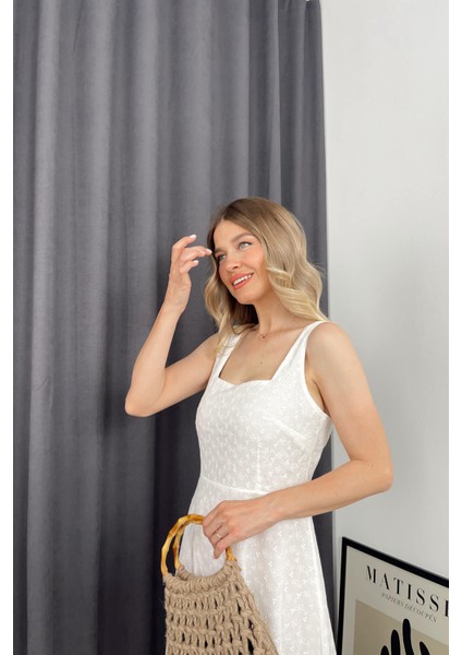 Beyaz Kalın Askılı Kare Yaka Astarlı Fisto Elbise fırsatları