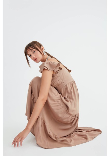 Kolları Volanlı Kat Kat Elbise fiyatları