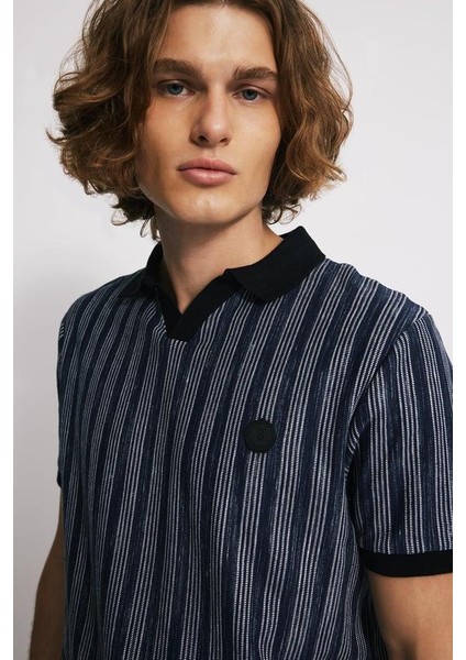 V Yaka Dokulu Comfort Fit Polo fırsatları