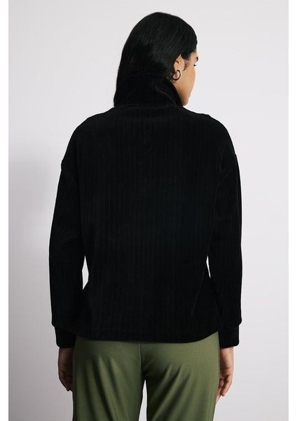 Dik Yaka Fermuarlı Kadife Sweatshirt fırsatları