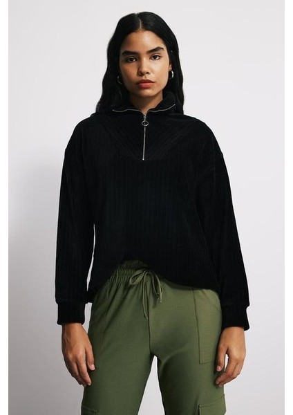 Dik Yaka Fermuarlı Kadife Sweatshirt fiyatları