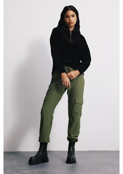 Dik Yaka Fermuarlı Kadife Sweatshirt modelleri