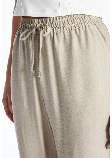 Lcwaıkıkı Classic Beli Lastikli Havuç Kesim Kadın Pantolon