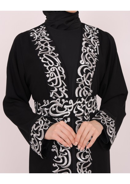 Uzun Kollu Oversize Kalıplı Geleneksel Kalın Arapça Harfları Nakışlı Kadın Geniş Abaya M-3xl C100032 indirimleri