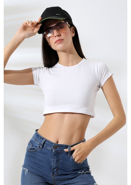 Bisiklet Yaka Kompakt Penye Esnek Kumaş Crop T-Shirt 21750 Beyaz fiyatları