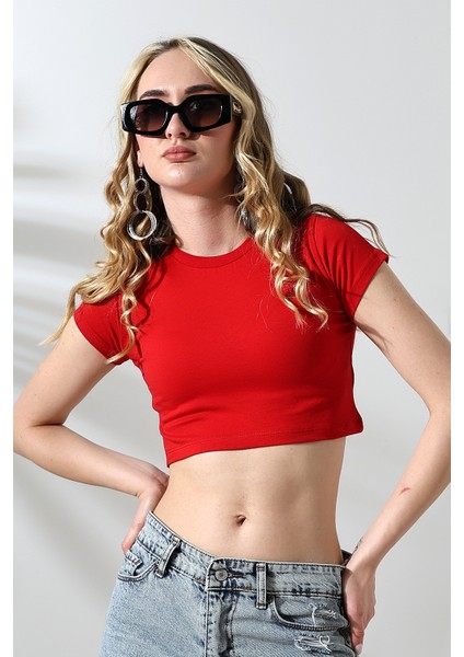 Bisiklet Yaka Kompakt Penye Esnek Kumaş Crop T-Shirt 21750 Kırmızı fiyatları
