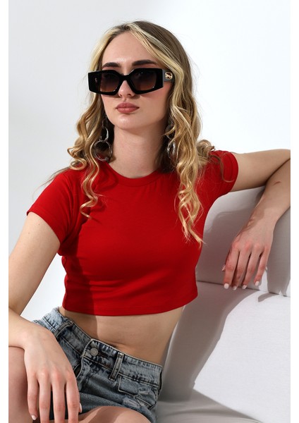 Bisiklet Yaka Kompakt Penye Esnek Kumaş Crop T-Shirt 21750 Kırmızı modelleri