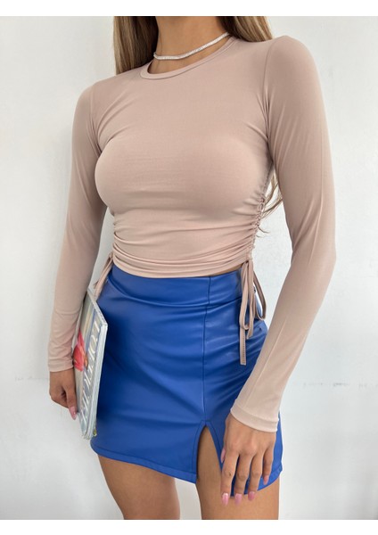 Kadın Bej Rengi Yan Büzgü Detay Bisiklet Yaka Uzun Kollu Crop Bluz