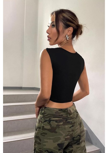 Kadın Siyah Kare Yaka Kalın Omuz Detaylı Fitted Slim Crop