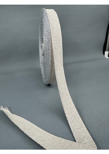 2 cm Gümüş Simli Balıksırtı Şerit-5 Metre