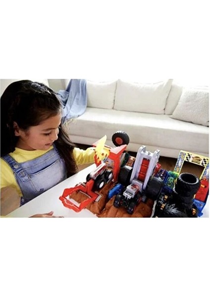 Monster Trucks Arenada Mücadeleye Başlangıç Setleri̇ HNB90