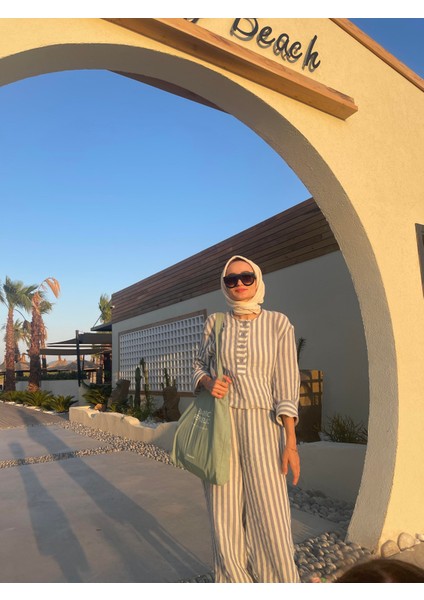 Yanları Yırtmaçlı Müslin Ince Çizgili Tunik Mavi fırsatları