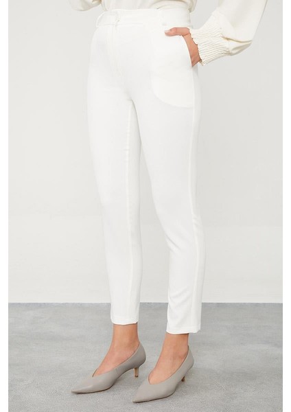 Ekru Cep Detaylı Bilek Boy Pantolon
