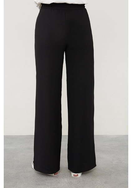 Siyah Şerit Detaylı Spor Pantolon modelleri