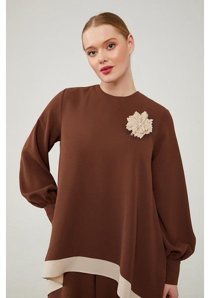 Kahve Asimetrik Kesim Çiçek Broşlu Pantolonlu Takım modelleri