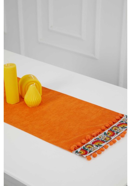 Aisha's Design Çiçek Motifli ve Ponponlu Runner 120 x 40,R-64O