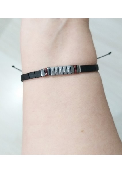 Mat Gri Piramit Kesim Hematit Doğaltaşlı Siyah Tila Unisex Bileklik fırsatları