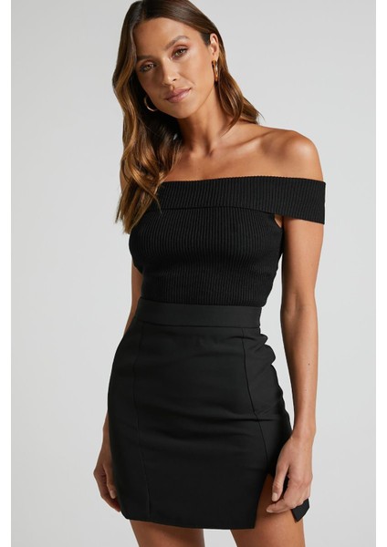 Siyah Yüksek Bel Önden Yırtmaçlı Kısa Etek MG2086