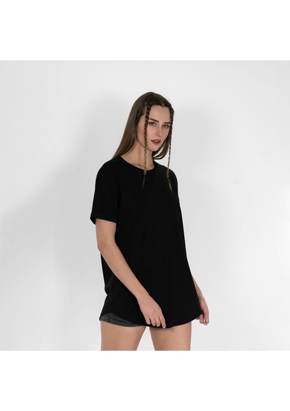 Oval Etek Nakışlı Unisex Siyah T-Shirt