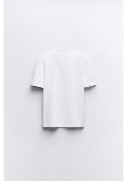 In The Garden Yazılı Fiyonk Baskılı Beyaz Kadın T-Shirt indirimleri