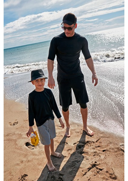 Siyah Çizgili Erkek Çocuk Şort B2432