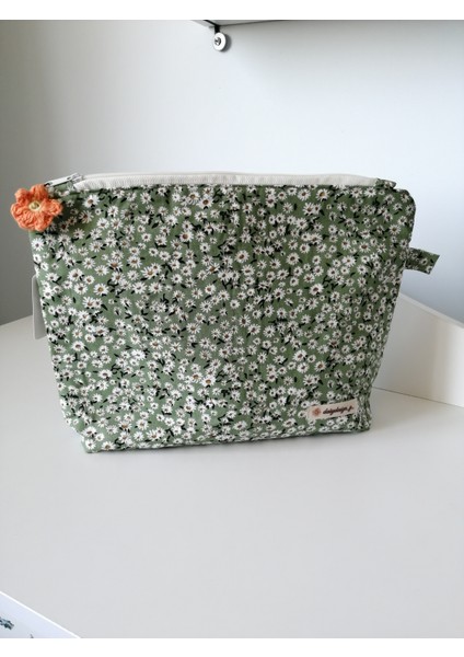 Daisy Designy Clutch