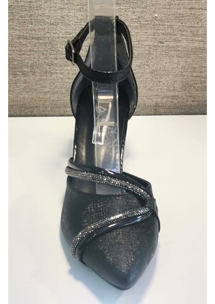 De Scarıo 644 Kadın Taşlı Bel Açık Ön Ve Arka Kapalı Kalın Kısa Topuk Ayakkabı Siyah modelleri