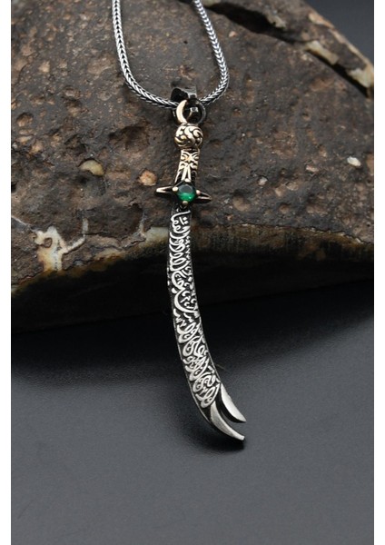 Gümüş Hz. Ali ( Zülfikar Kılıcı ) Figürlü Gümüş Erkek Kolye Zincir Yeşil Zirkon Taşlı