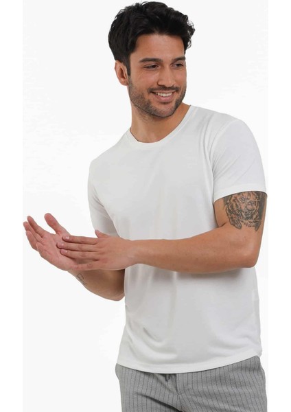 Beyaz Erkek Slim Fit Düz O Yaka T-shirt