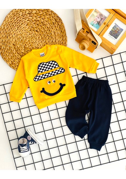 Neşeli Bebekler Ekose Şapka Kabartma Desen Penye Takım Sarı