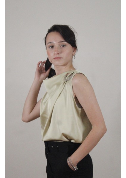 Omuz Toka Detaylı Bluz modelleri