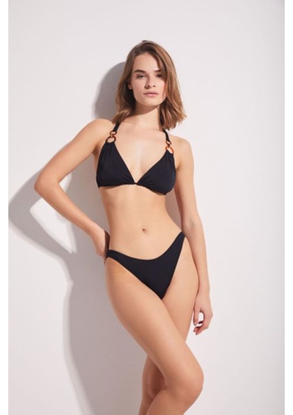 v Kesim Ince Kenar Altlı Ibor Aksesuar Detaylı Çıakrılabilir Kaplı Üçgen Bikini Takımı