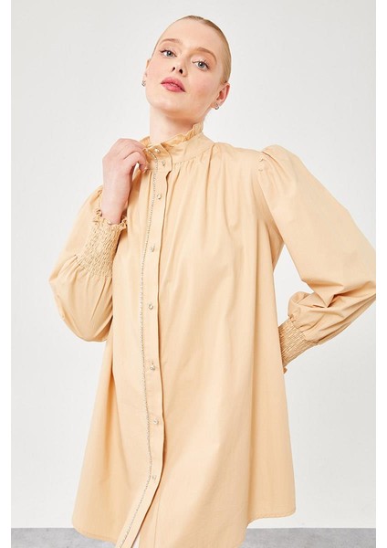 Bej Taş İşlemeli Patı Gipeli Gömlek fırsatları