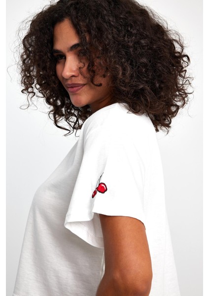 Kadın T-Shirt Kiraz fırsatları