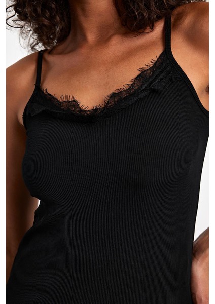 Dantel Işlemeli Ayarlanabilir Askılı Bluz fırsatları