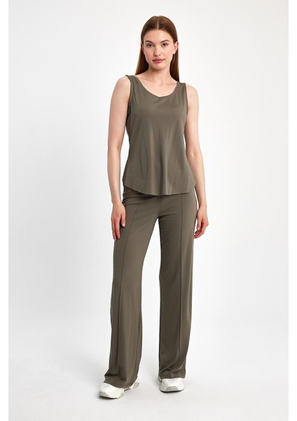 Kadın V Yaka Sıfır Kol İkili Takım Şık ve Rahat Tasarım İçin