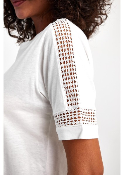 Kadın T-Shirt Kol Dantel Detay indirimleri