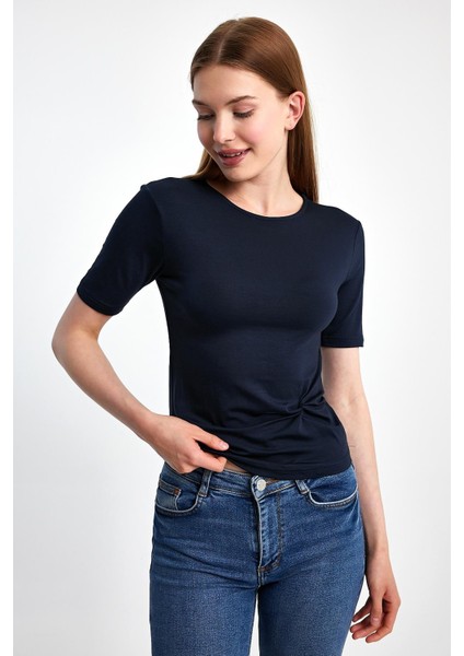 Bisiklet Yaka Büzgülü Tişört