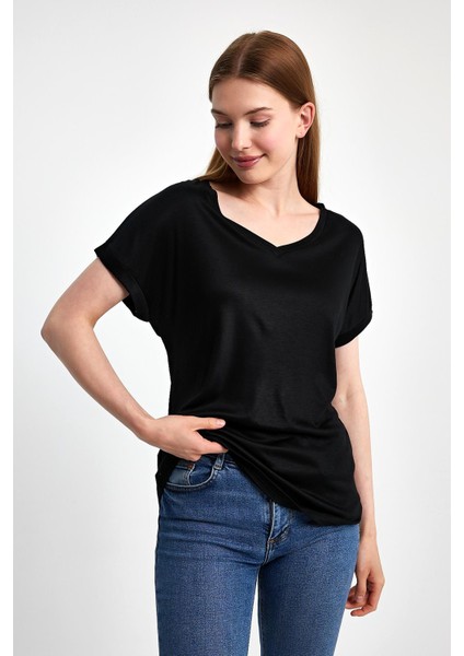 V Yaka Kolu Katlamalı Tişört modelleri