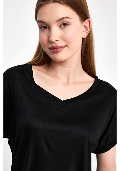 V Yaka Kolu Katlamalı Tişört fırsatları