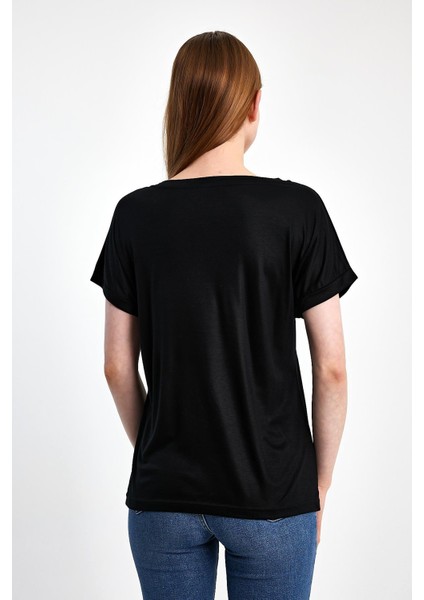 V Yaka Kolu Katlamalı Tişört indirimleri