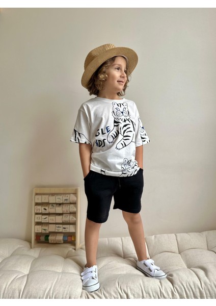 Sacro Kids Aslan Desenli Altı Müslin Kumaş Üstü Penye Şort T-Shirt Erkek Çocuk Takım