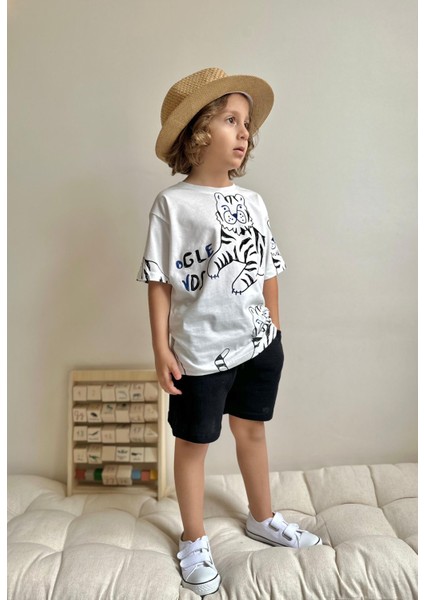 Sacro Kids Aslan Desenli Altı Müslin Kumaş Üstü Penye Şort T-Shirt Erkek Çocuk Takım