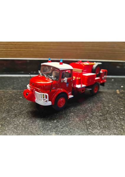 1/43 Mercedes Laf 911