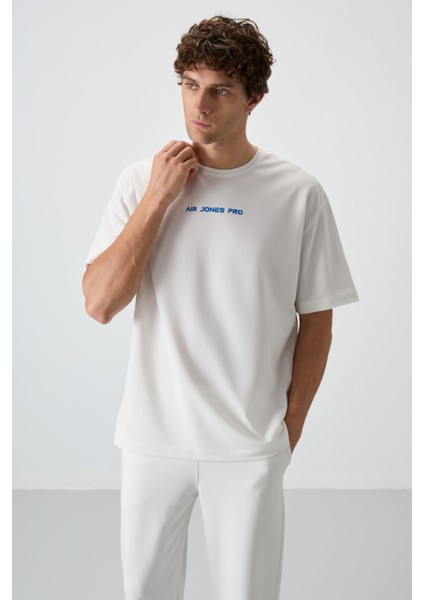Ekru Pamuklu Kalın Yüzeyi Dokulu Oversize Fit Baskılı Erkek T-Shirt - 88364