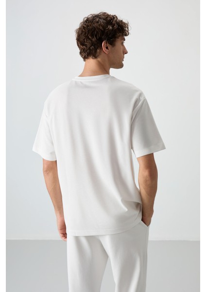 Ekru Pamuklu Kalın Yüzeyi Dokulu Oversize Fit Baskılı Erkek T-Shirt - 88364