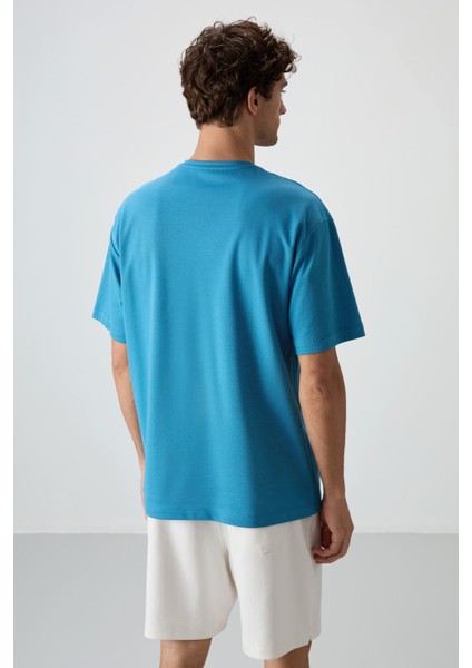 Petrol Mavi Pamuklu Kalın Yüzeyi Dokulu Oversize Fit Baskılı Erkek T-Shirt - 88366