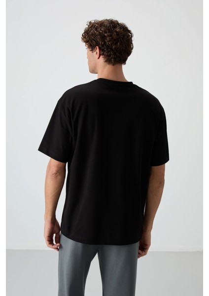 Siyah Pamuklu Kalın Yüzeyi Dokulu Oversize Fit Baskılı Erkek T-Shirt - 88368