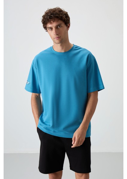 Petrol Mavi Pamuklu Kalın Yüzeyi Dokulu Oversize Fit Baskılı Erkek T-Shirt - 88369